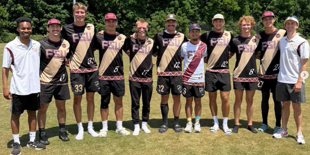 sc-multimate-26i Men's Ultimate Club team group photo